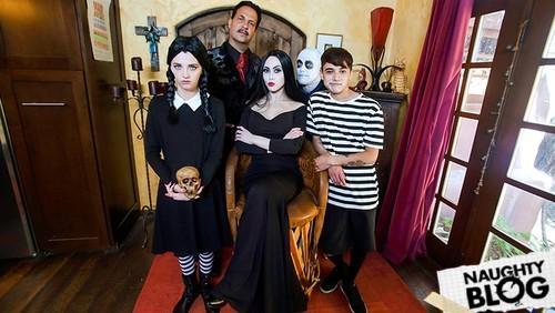 Family Strokes – Kate Bloom & Audrey Noir