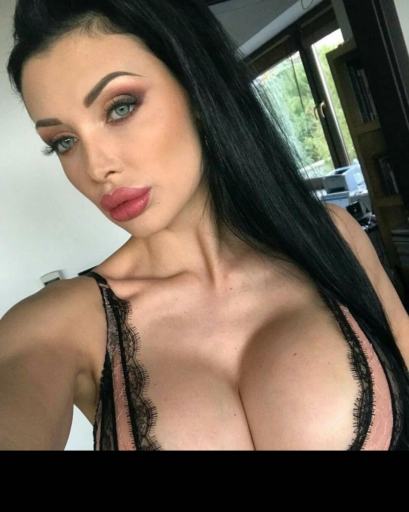 AlettaOceanLive.com – Aletta Ocean – Home Video In Amsterdam