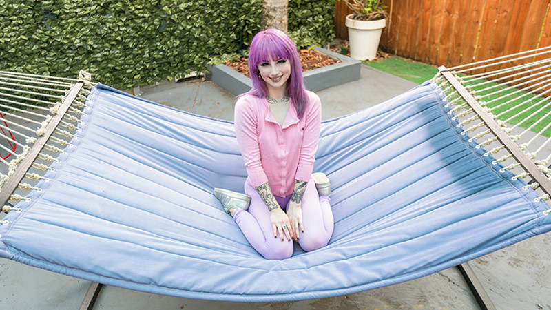 Exxxtra Small – Valerie Steele