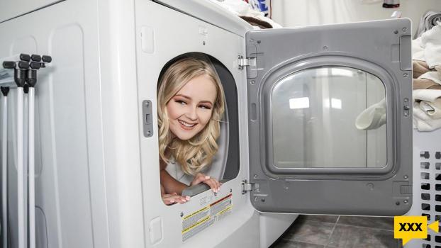 Exxxtra Small – Natalia Queen