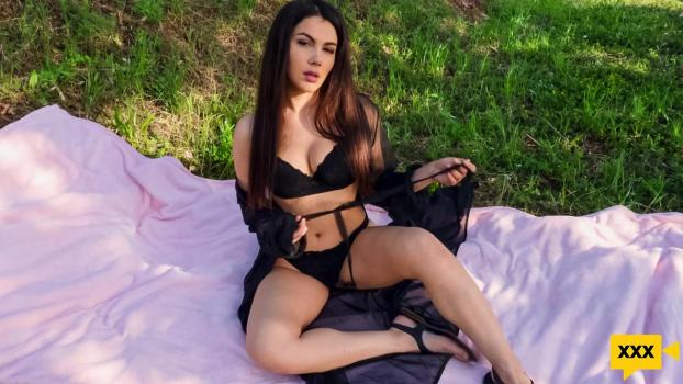 Babes – Valentina Nappi