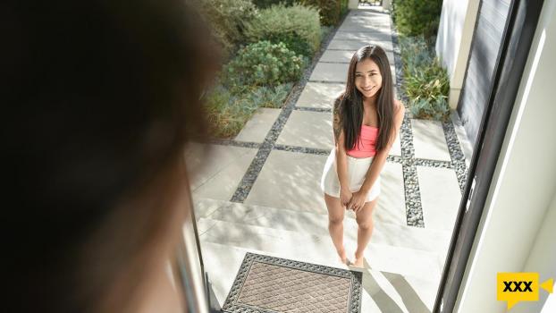 Exxxtra Small – Avery Black