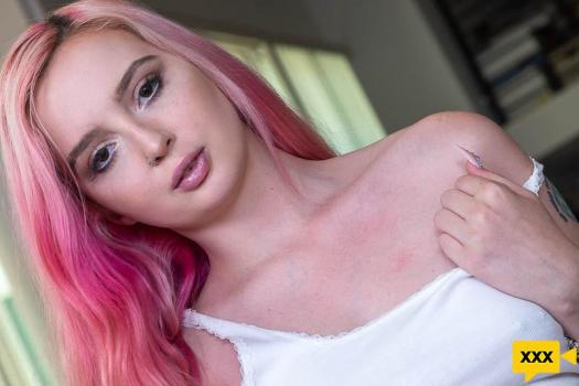 Mano Job – Lexi Lore