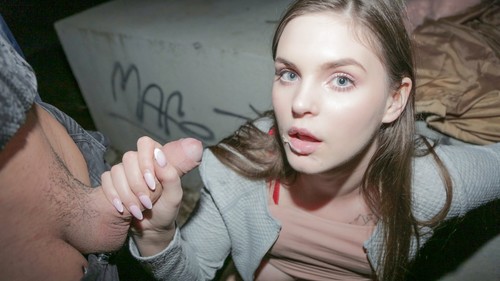 Taylee Wood – Student with Big Natural Boobs