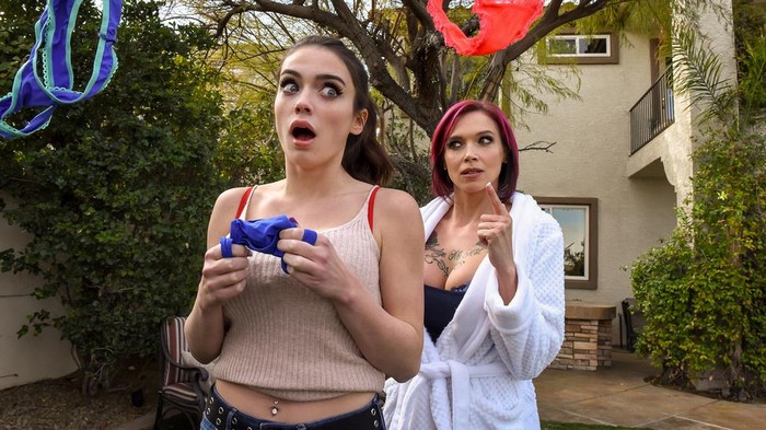 Anna Bell Peaks & Ashly Anderson – Breaking In My New Girlfriend