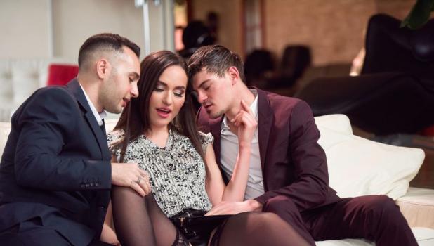 DP Fanatics – Nataly Gold