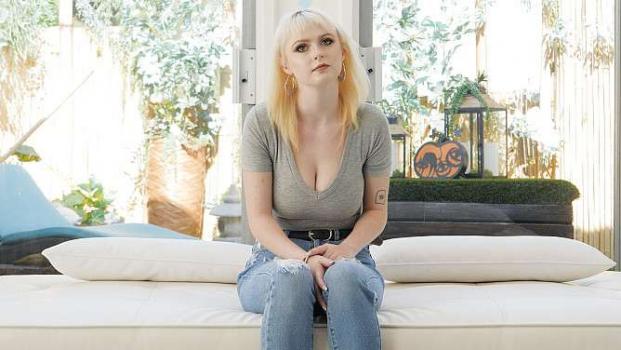 Casting Couch HD – Carrie