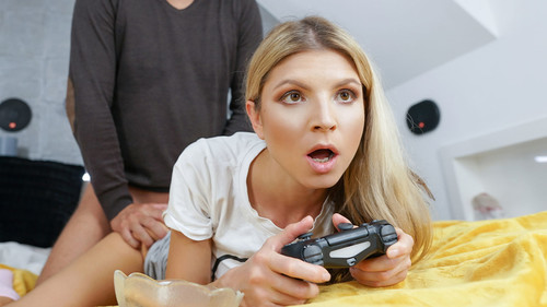 Gina Gerson – Gamer Girl Focus