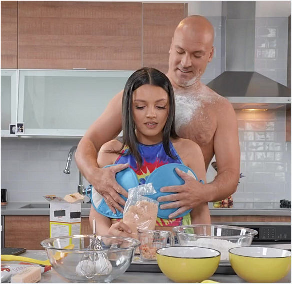 Ella Cruz – The Cookies Can Wait