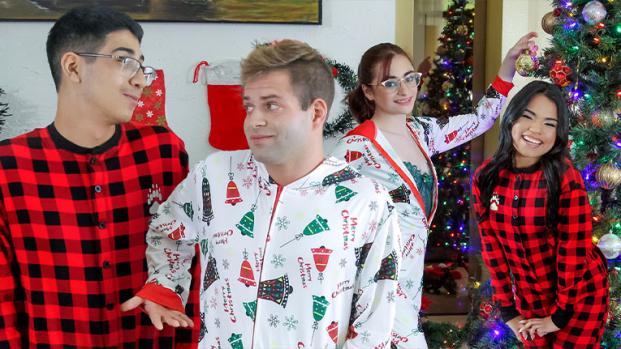 Sis Swap – Reese Robbins & Summer Col