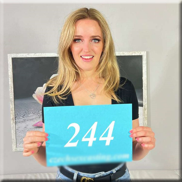 Charlie Forde – This blonde from Australia is so sexy and horny