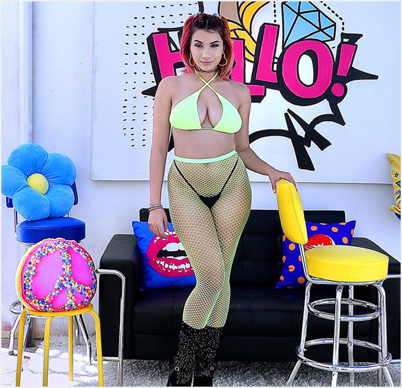 Roxie Sinner – Roxie Gets Dripping Wet