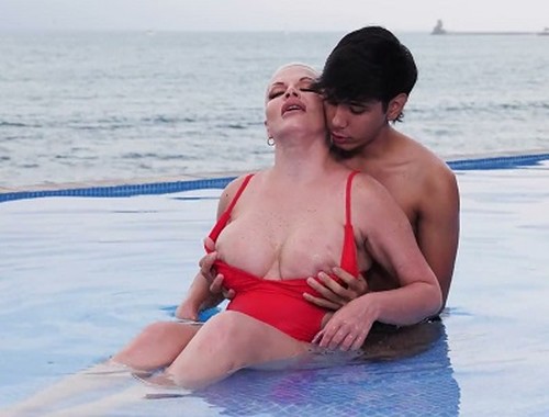 Dasha – Sex with her nephew at the beach