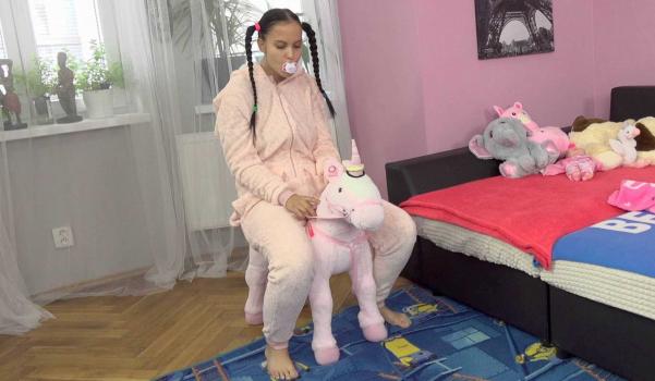 Teen From Bohemia – Jennifer Mendez