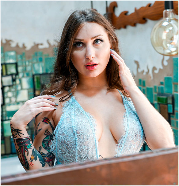 Bella Blu – Blu Is the Hottest Color