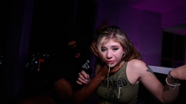 Isabel Moon – Damaging All 3 Holes On This Big Booty White Bitch!