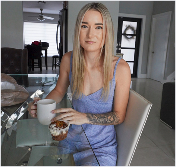 Thea Summers – Morning Muffin and Muff
			
				 0