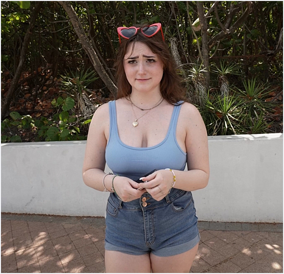 Lilibet Saunders – It’s Too Big!!!
			
				 1