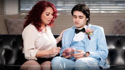 Kiki D’Aire – Prom Bombshell