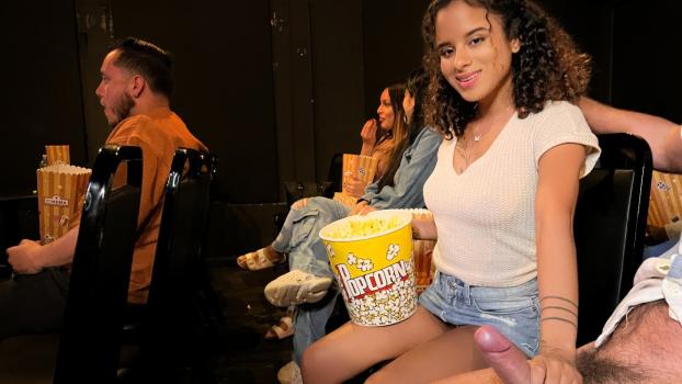 Isabella Jules – Movie Theater Flashing
			
				 5