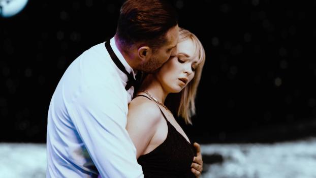 Lilly Bell – Cheaters Chapter 3 – Waltzing on the Moon
			
				 20