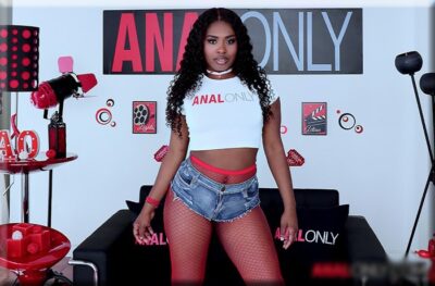 Tessa Thomas – Tessa Takes It Deep